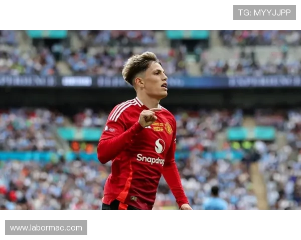 海文逆足踢右路显成效曼联零封回暖展现战术调整稳固防线团队协作提升